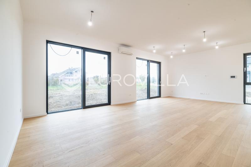 Velika Gorica, Kurilovec, Three-Bedroom Apartment in an Urban Villa, GFA 170 m², New Construction