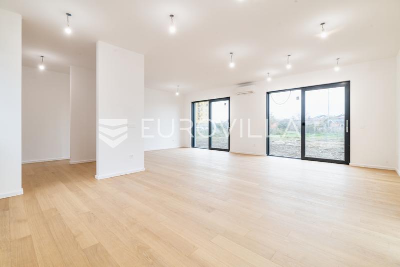 Velika Gorica, Kurilovec, Three-Bedroom Apartment in an Urban Villa, GFA 170 m², New Construction