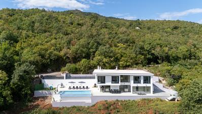 Opatija környéke, Mihotici, 342 m²-es luxus villa végtelenített medencével és wellnesszel