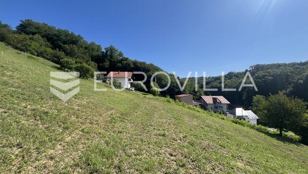 Dubrava, Oporovec, calle Zavalici - parcela de 765 m² para casa o pequeño edificio
