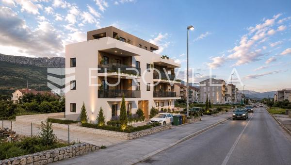 Kastel Kambelovac, új fejlesztés, két hálószobás lakás kerttel és loggiával - 96.44 m²