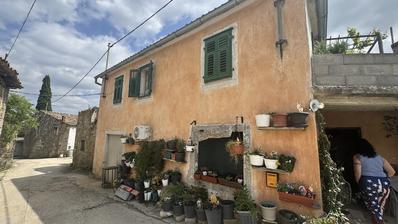 Istra, Gržani, kuća u nizu, štala s pogledom na Butonigu, zemljište