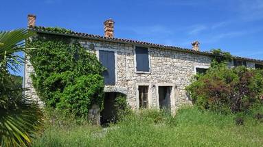 Rovinj, imponente casa de pedra em terreno de 138.800 m²