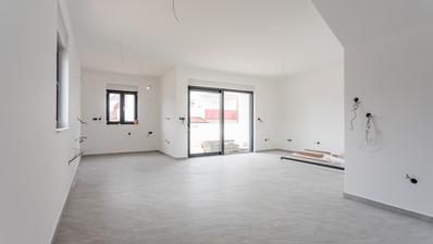 Vodice, en romslig leilighet over to plan med tre soverom, 125,82 m²