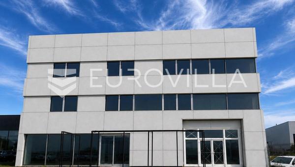 Osijek, Industrijska zona Čepin, TOP lokacija, poslovni prostor površine 300 m² s parkingom