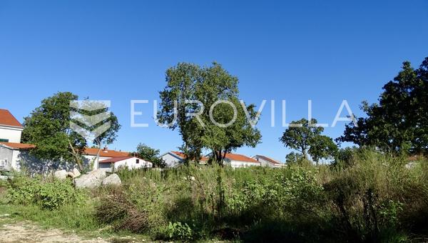 Krk, Njivice, projeli ve inşaat ruhsatlı imar parseli, 735 m², denize 500 m mesafede