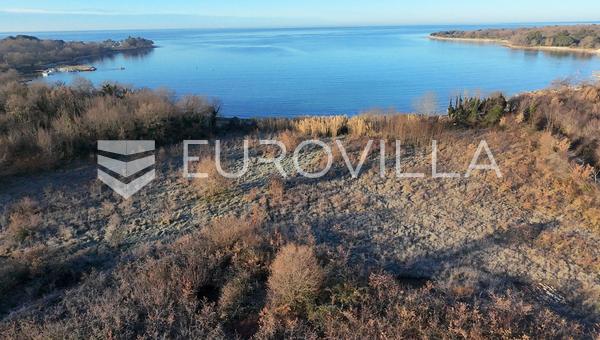 Istra, Poreč - zemljište sa građevinskom dozvolom za izgradnju hotela prvi red do mora