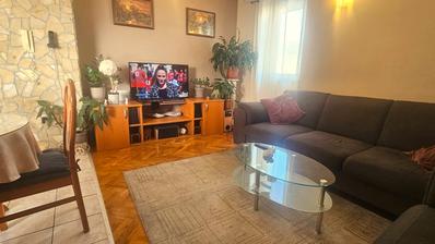 Kaštel Stari, 73 m² üç yatak odalı daire, deniz manzaralı, otopark ve depo ile