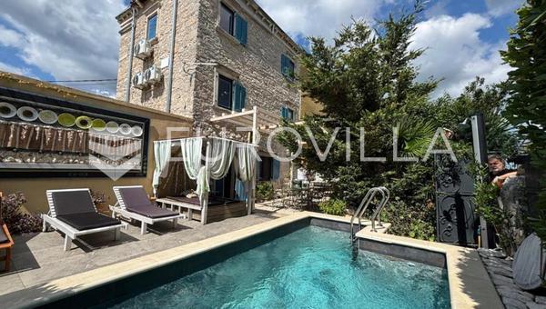 Istria, Krnica, encantadora casa de piedra con piscina, NKP 145 m2