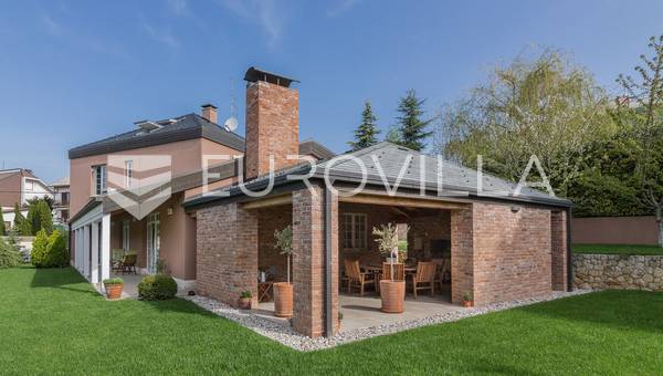Villa familiar de lujo en Sestine en alquiler.