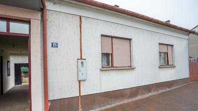 Satnica Đakovačka, 2 taloa 300 m² ja 146 m², erinomainen sijoitus
