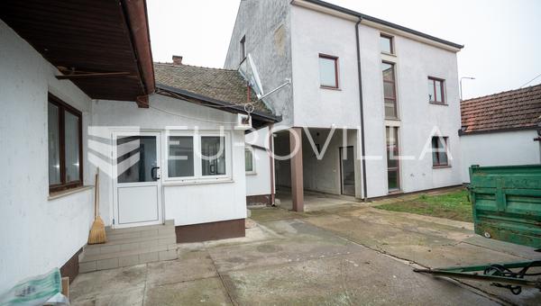 Satnica Đakovačka, 2 kuće 300 m² i 146 m², odlična investicija