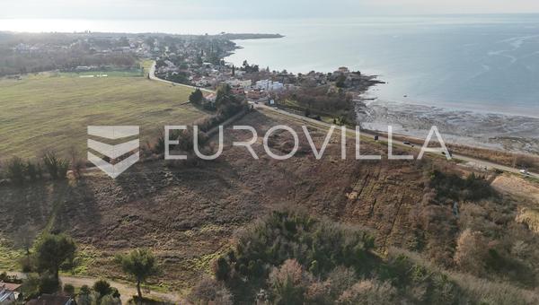 Novigrad, Dajla, arsa 1928 m², denize 100m, konut projesi için ideal