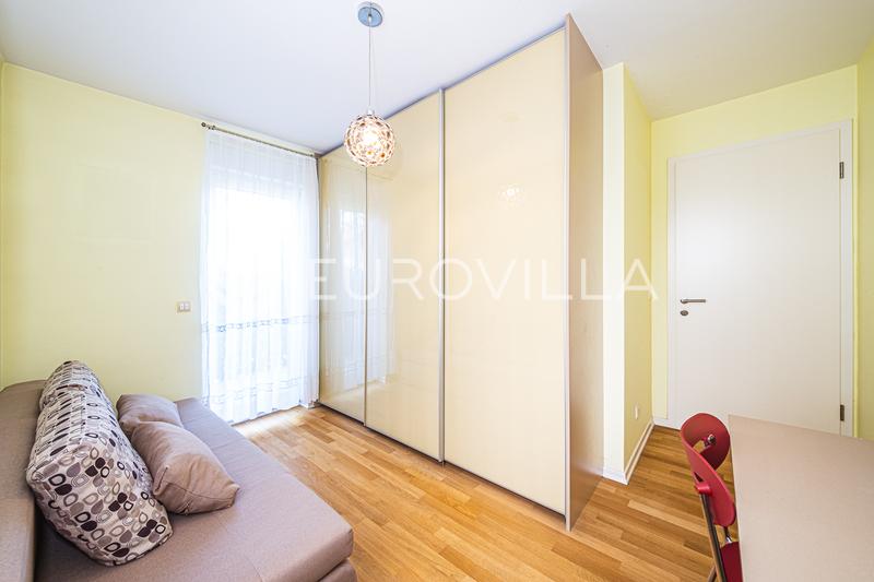 Sveta Nedelja, Hoto Vile - un bel appartement de trois pièces avec une surface utile nette de 95 m² - 10