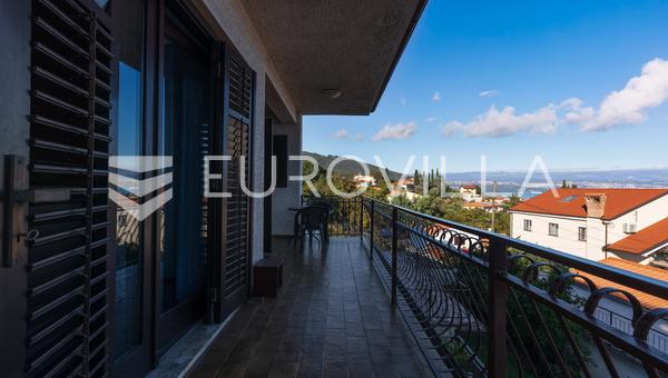 Lovran, KİRALIK, üç katlı yarı müstakil ev, 194,10 m², balkonlu ve bahçeli