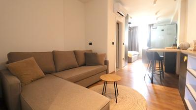 Istra, Poreč, potpuno renovirana kuća u staroj jezgri, 3 studio apartmana, pogled na more