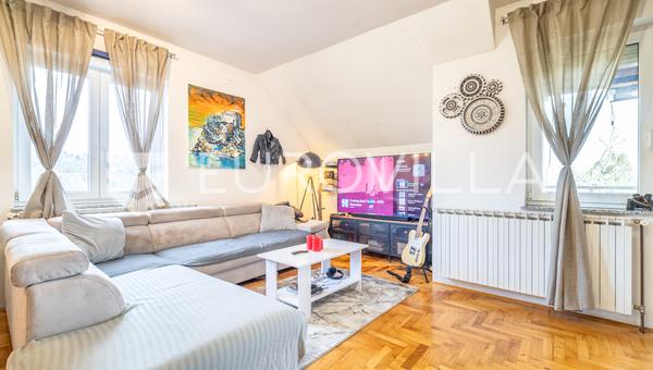 Zagreb, Gajnice dvoetažan četverosoban stan s garažom, 128 m²