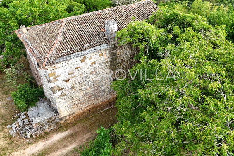 Istria, near Oprtalj - A Rare Opportunity - Two Houses, Two Courtyards and Unlimited Potential - 10