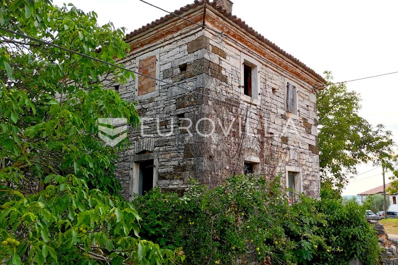 Istria, near Oprtalj - A Rare Opportunity - Two Houses, Two Courtyards and Unlimited Potential - 12