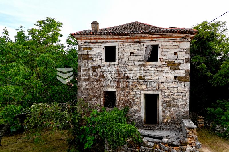 Istria, near Oprtalj - A Rare Opportunity - Two Houses, Two Courtyards and Unlimited Potential - 13