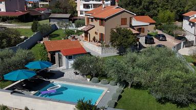 Medulin - Casa familiare con piscina e alloggio indipendente per gli ospiti