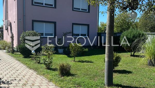 Oriovac, obiteljska kuća s okućnicom i garažom, odmah useljiva