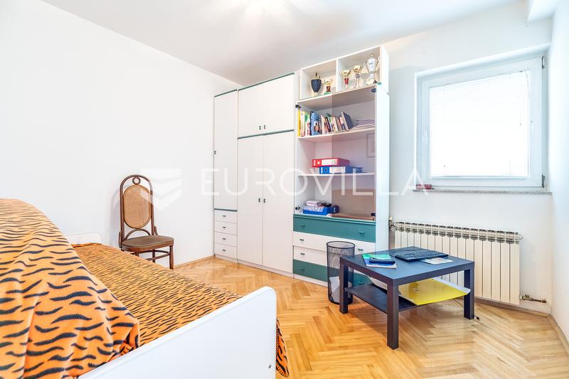 Zagreb, Bukovac, schönes freistehendes Einfamilienhaus 380 m², Garage, Garten - 10