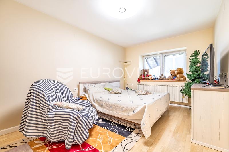 Zagreb, Bukovac, schönes freistehendes Einfamilienhaus 380 m², Garage, Garten - 7