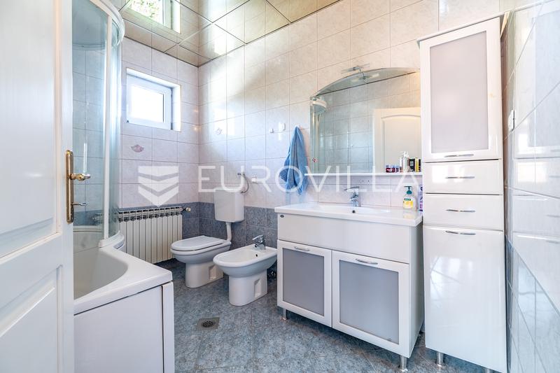 Zagreb, Bukovac, schönes freistehendes Einfamilienhaus 380 m², Garage, Garten - 12
