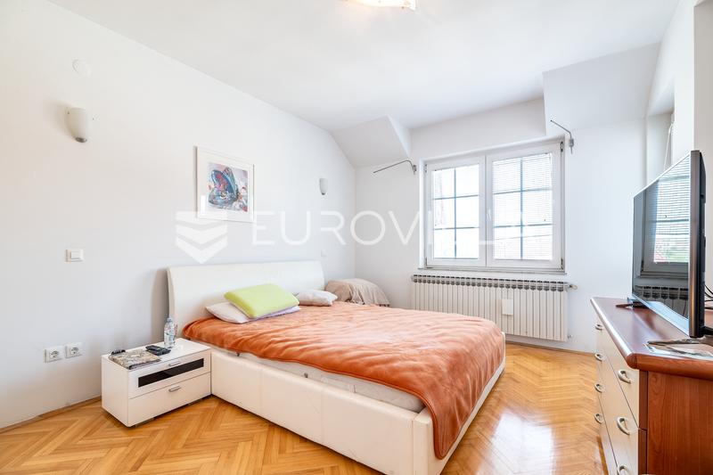 Zagreb, Bukovac, schönes freistehendes Einfamilienhaus 380 m², Garage, Garten - 14