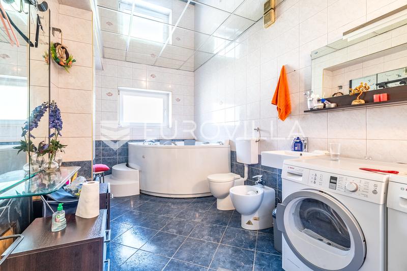 Zagreb, Bukovac, schönes freistehendes Einfamilienhaus 380 m², Garage, Garten - 8