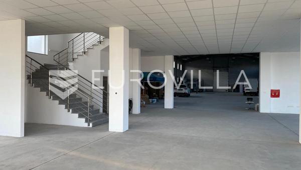 Slavonski Brod, Zona Industrial - Edifício Comercial 1.350 m², Perto da Autoestrada