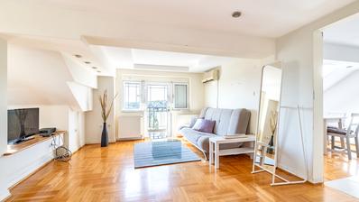 Záhřeb, Pantovčak, dvoupokojový podkrovní byt, 85 m², s parkovacím místem