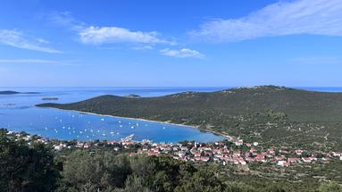 Zadar, otok Ist, građevinsko zemljište prvi red uz more