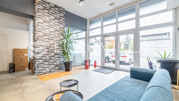 Zagreb, Gornja Dubrava, espaço comercial/loja de rua 201 m²