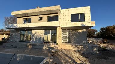 Smoljanci, vila u izgradnji, 211 m2, zemljište 889 m2, 3 spavaće sobe, 4 kupaonice, bazen