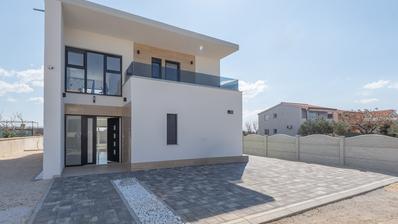Zadar, Privlaka, Ekskluzivna višetažna vila u Privlaci s bazenom