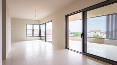 Vodice, luksuzan trosoban penthouse, 157,59 m² s panoramskim pogledom na more i prostranim terasama