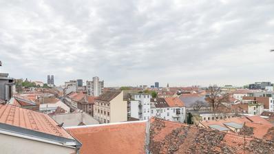 Zagreb, Britanski trg, dvoetažni stan za adaptaciju, 101 m²