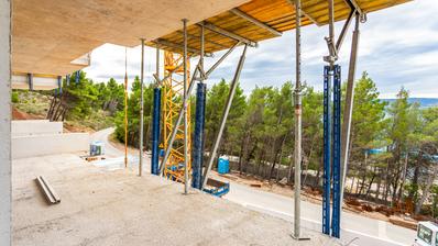 Omiš, trosoban stan u novogradnji na mirnoj lokaciji okruženoj zelenilom, 83,53 m²