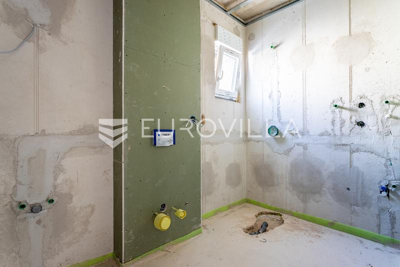 Omiš, trosoban stan u novogradnji na mirnoj lokaciji okruženoj zelenilom - 8