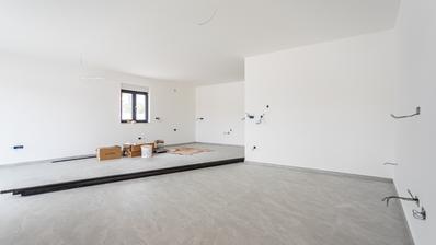 Vodice, en romslig leilighet over to plan med tre soverom, 172,73 m².