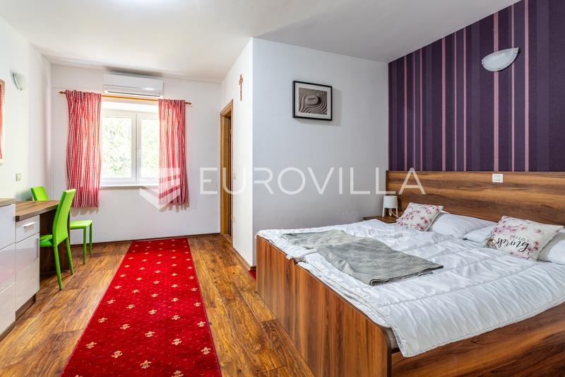 Trolokve, three-story house on a beautiful estate - 16