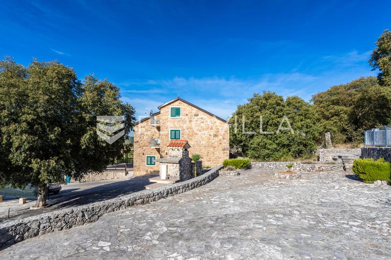 Trolokve, three-story house on a beautiful estate - 39