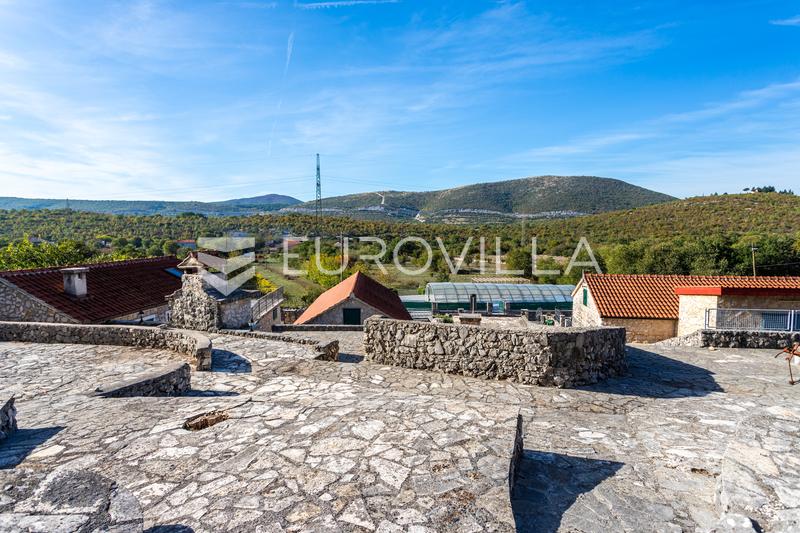 Trolokve, three-story house on a beautiful estate - 38