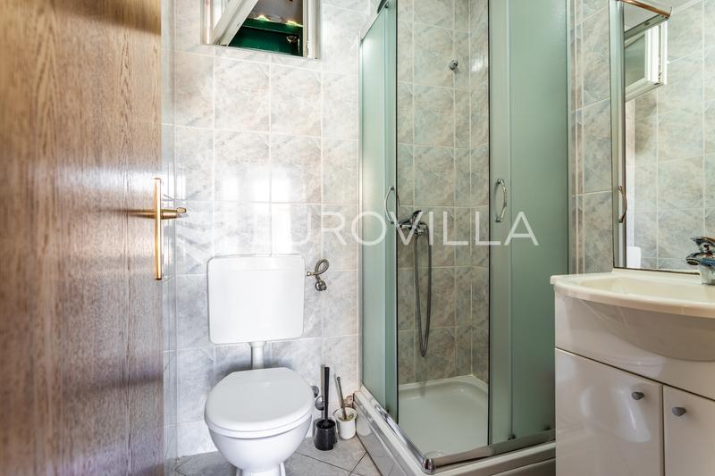 Trolokve, three-story house on a beautiful estate - 32