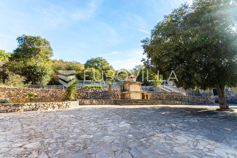 Trolokve, three-story house on a beautiful estate - 23