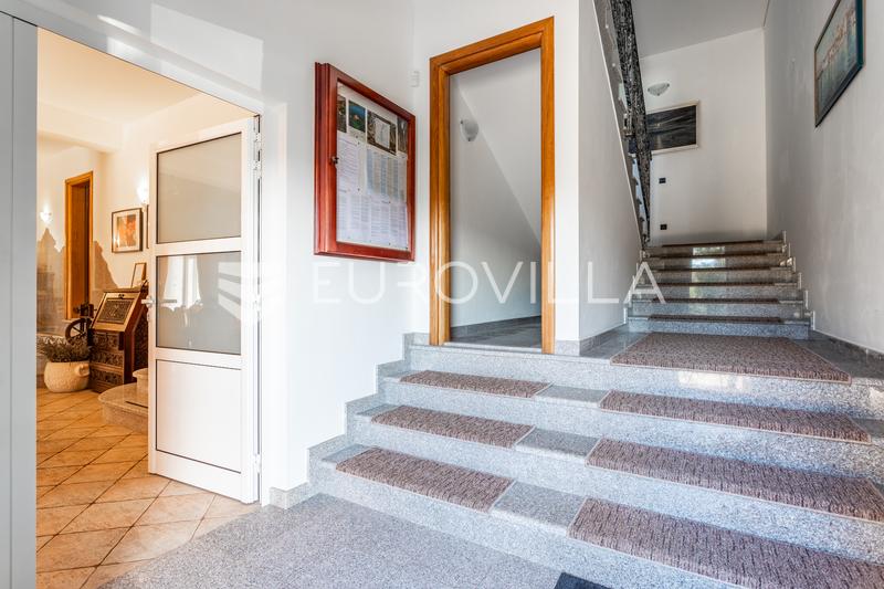 Trolokve, three-story house on a beautiful estate - 7