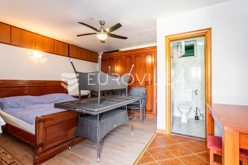 Trolokve, three-story house on a beautiful estate - 31