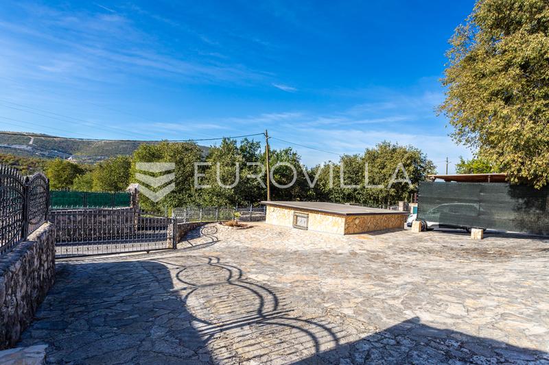 Trolokve, three-story house on a beautiful estate - 42